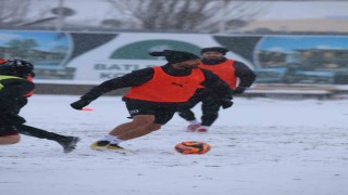 Elazığspor yoğun kar yağışı altında çalıştı