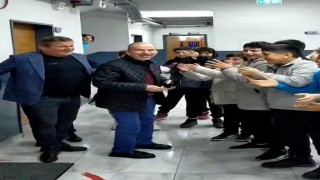 Emekliye ayrılan 42 yıllık öğretmene duygusal veda