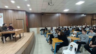 Emet AİHLde Kariyer Söyleşisi düzenlendi