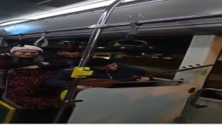 Eminönü-Arnavutköy seferindeki İETT otobüsünde sazlı yolculuk