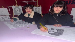 Engel tanımayan ikizlerin resim aşkı