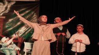 Engelli Bireyler Sahnede Usta Sanatçılara Taş Çıkarttı