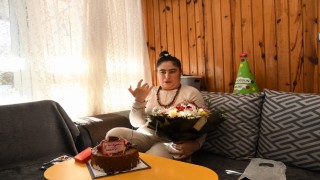 Engelli gencin yüzünü güldüren doğum günü sürprizi