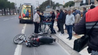 Erdemlide kamyonet ile motosiklet çarpıştı: 1 yaralı