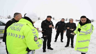 Erzincan Emniyet Müdürü Baybabadan kar mesaisindeki personele ziyaret
