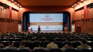 Erzincanda askerlere evlilik öncesi eğitim verildi