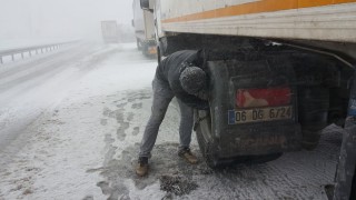 Erzincanda kar ve tipi ulaşımı olumsuz etkiledi