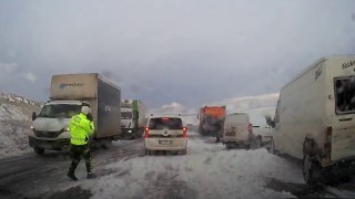 Erzurumda etkili olan tipi çevre illerle olan ulaşımı aksatıyor