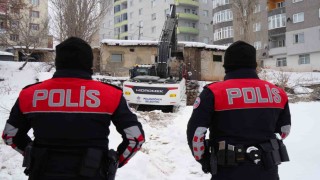Erzurumda güvenlik ve huzur için metruk binalar tek tek yıkılıyor