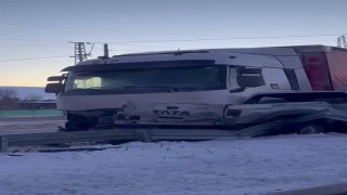 Erzurumda yollardaki buzlanma trafik kazalarına neden oldu