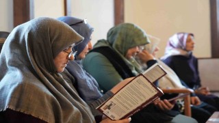 Erzurumun kitap kurdu ev hanımları: Martin Edeni de okuyorlar İlber Ortaylıyı da