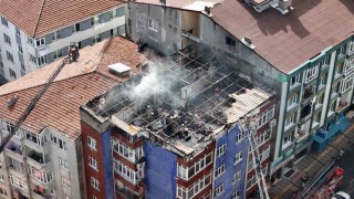 Esenlerde binanın en üst katında çıkan yangında alevler gökyüzüne yükseldi