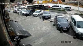 Esenlerde İETT otobüsü park halindeki araçlara çarptı