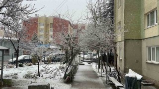 Eskişehirde sabah saatlerinde kar yağışı etkili oldu