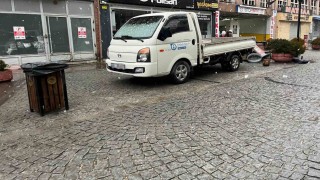 Eskişehirde üç araçlık yere tek başına park etti