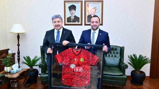 Eskişehirspor yönetimi, Vali Yılmazı ziyaret etti