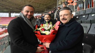 Eskişehirspordan Vali Hüseyin Aksoya veda