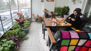 Ev hanımının azmi: 20 belge aldı ve 300 öğrenciye usta oldu