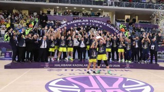 Fenerbahçe Opet, Halkbank Kadınlar Türkiye Kupasının sahibi oldu