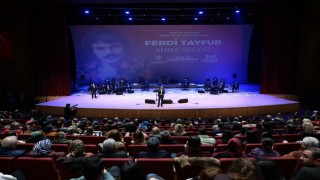Ferdi Tayfur Denizlide şarkılarıyla anıldı