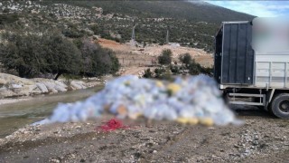 Finikede dere kenarına kamyonla atık dökme olayına adli işlem