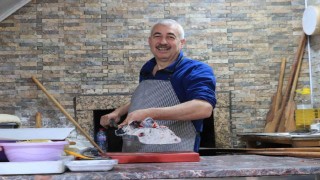 Fırından kalbe sıcak bir yolculuk: Eskişehirli pidecinin 35 yıllık köz geleneği