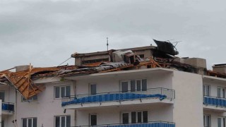 Fırtına ilçe emniyet amirliğinin çatısını uçurdu
