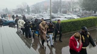 Fuhşa aracılık iddiasıyla gözaltına alınan 9 kadın adliyeye sevk edildi