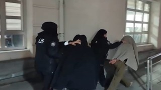 Fuhuş pazarlığı yaptıkları şahsın altın ve dövizlerini çalan şüpheliler yakalandı
