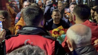 Galatasaray, Fethiyede çiçeklerle karşılandı