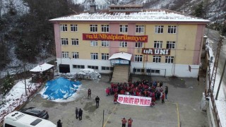 Galatasaray taraftar grubundan, Giresunda köy okuluna anlamlı yardım