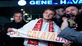 Galatasarayın yeni transferi Noa Lang, İstanbula geldi
