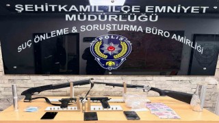 Gaziantepte ruhsatsız 2 tüfek ile 8 tabanca ele geçirildi: 5 gözaltı