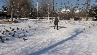 Gaziantepte vatandaşlar kar ve güneşin tadını çıkardı