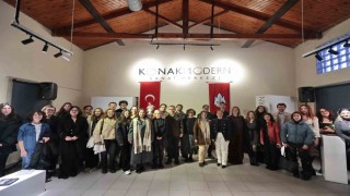 Genç iletişimcilerden çok katmanlı bir sergi