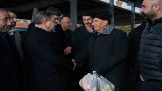 Gölbaşı Belediye Başkanı Odabaşı, semt pazarında esnaf ve vatandaşla buluştu