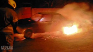 Gönende araç yangınına müdahale edildi