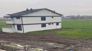Gönende imar var, inşaat var yol yok, altyapı yok
