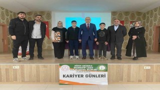 GSB Müdürü Kariyer günlerinde öğrencilerle buluştu