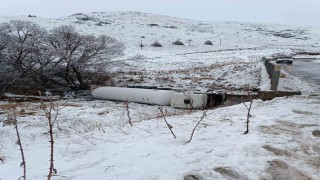 Gümüşhanede LPG yüklü tanker dere yatağına devrildi: 1 yaralı