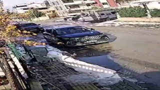 Güneşi gören kardan adam eriyip kaldırımda devrildi