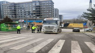 Hafriyat kamyonunun üzerinden geçtiği kadın ağır yaralandı