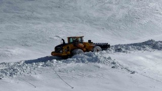 Hakkaride 172 yerleşim yolu ulaşıma kapandı