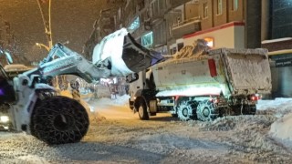Hakkaride kar dağları şehir dışına çıkartılıyor
