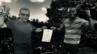 Hakkarili dağcı Kilimanjaro zirvesinde
