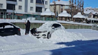 Hasköyde araçlar kar altında kayboldu