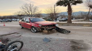 Hassada otomobille çarpışan motosikletin sürücüsü yaralandı