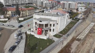 Hatayda enkazdan taşları tek tek toplanan tarihi meclis binası 200 fore kazık üzerine yeniden inşa edildi