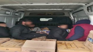 Hendekte minibüs kasasındaki göçmenleri polis yakaladı