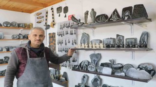 Hobi olarak başladığı mesleğinde 25 yıldır ekmeğini taştan çıkarıyor
